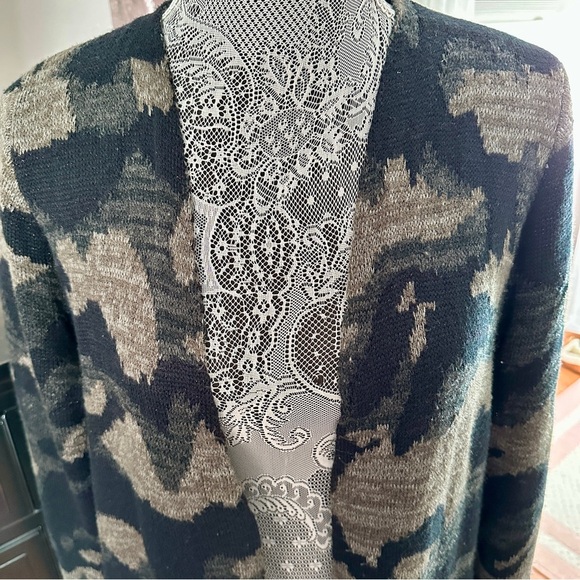 Apt. 9 Longline Cardigan Sweater Jacket Medium Gray Black Camo Print Normcore - Picture 8 of 16